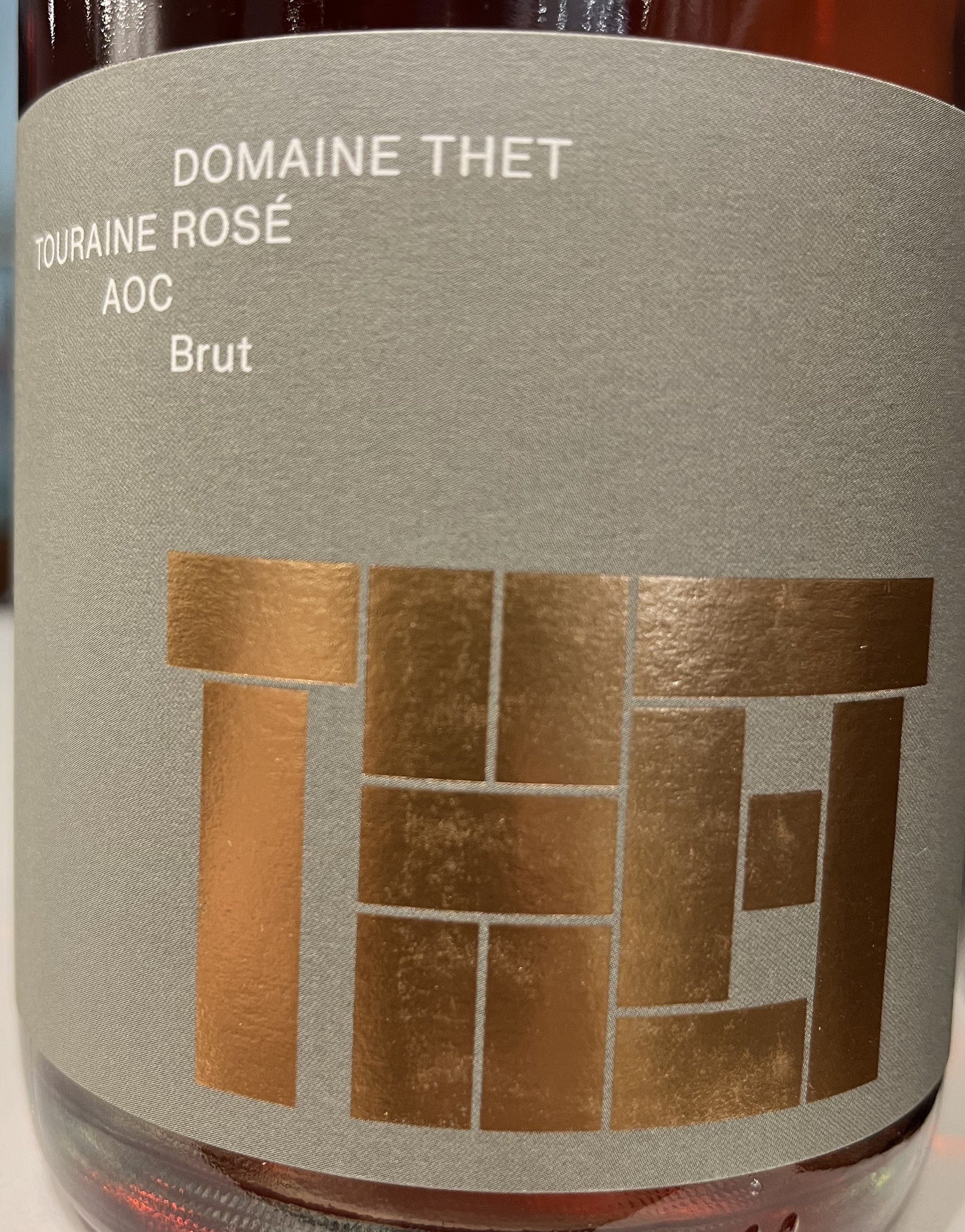 Domaine Thet Sparkling Brut Rose: A Blend of Gamay, Pineau d'Aunis, and Grolleau