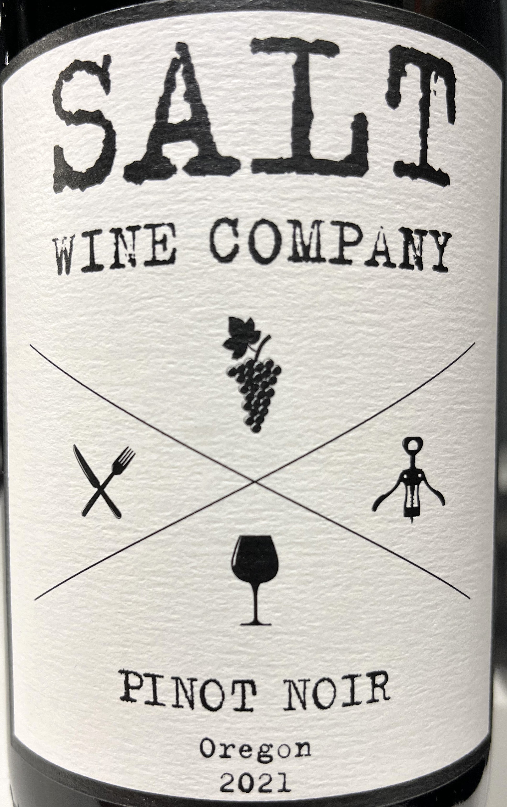 Delicious SALT Wine Company Oregon Pinot Noir Red Wine from 2021
