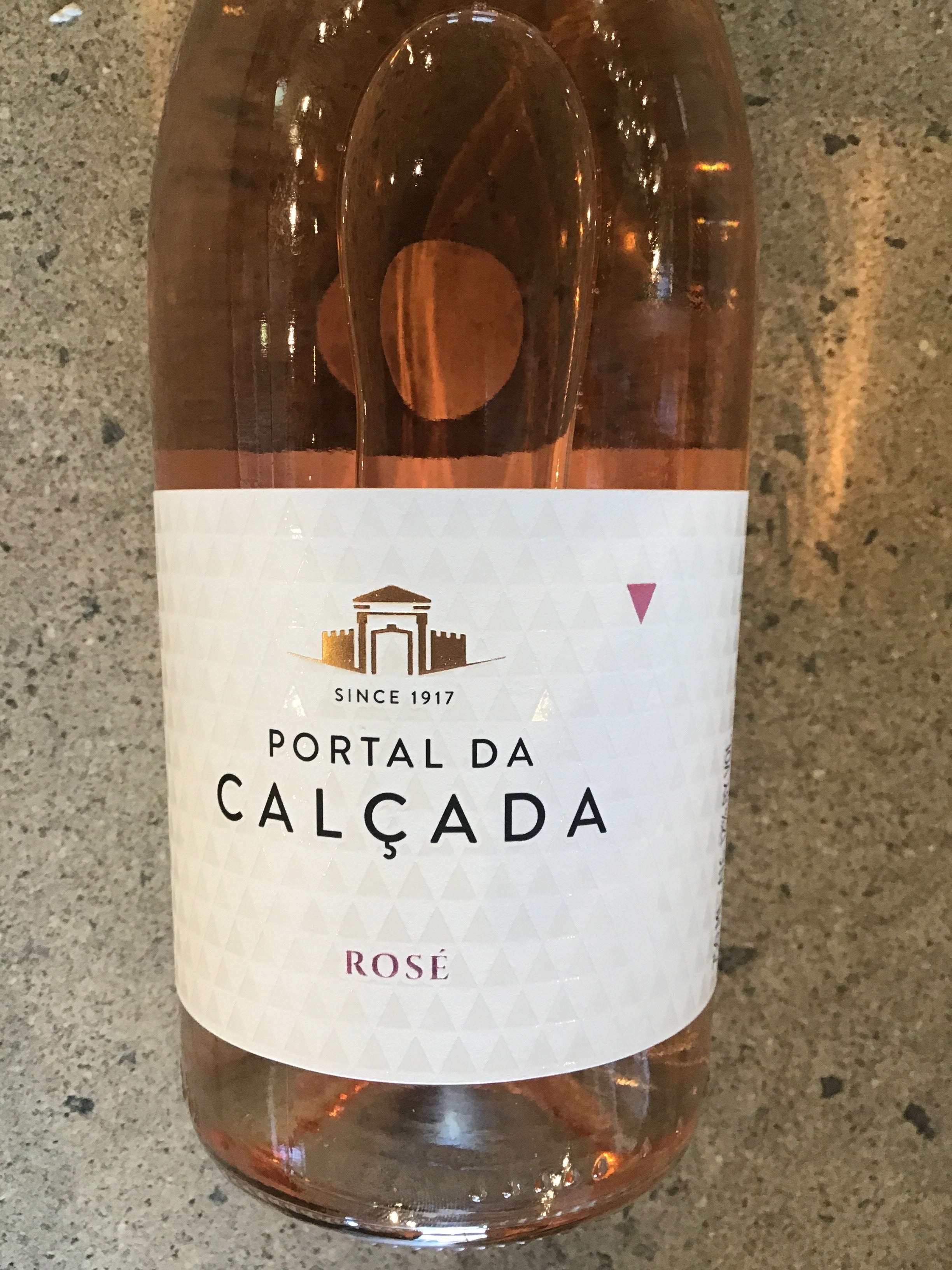 Rose Wine from Portal Da Calcada - A Light and Fruity Delight
